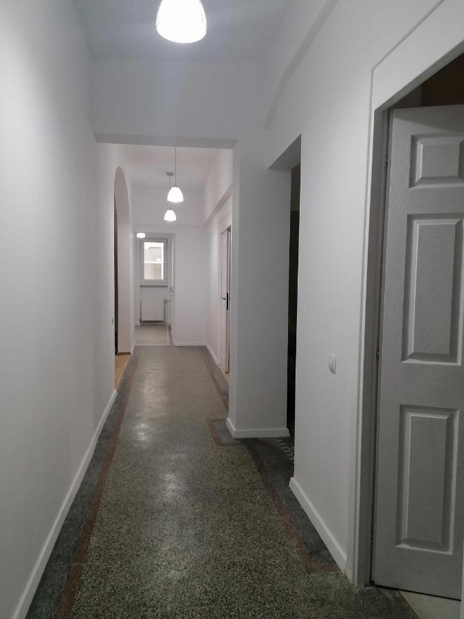 Central Appartment - Heart Of Bucharest - Sector 1 - New Renovated - Open Space Luaran gambar