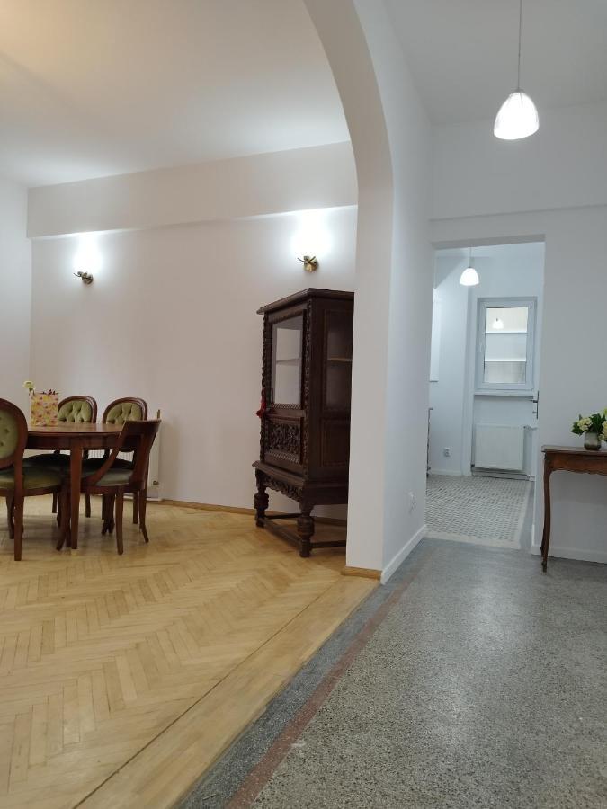 Central Appartment - Heart Of Bucharest - Sector 1 - New Renovated - Open Space Luaran gambar